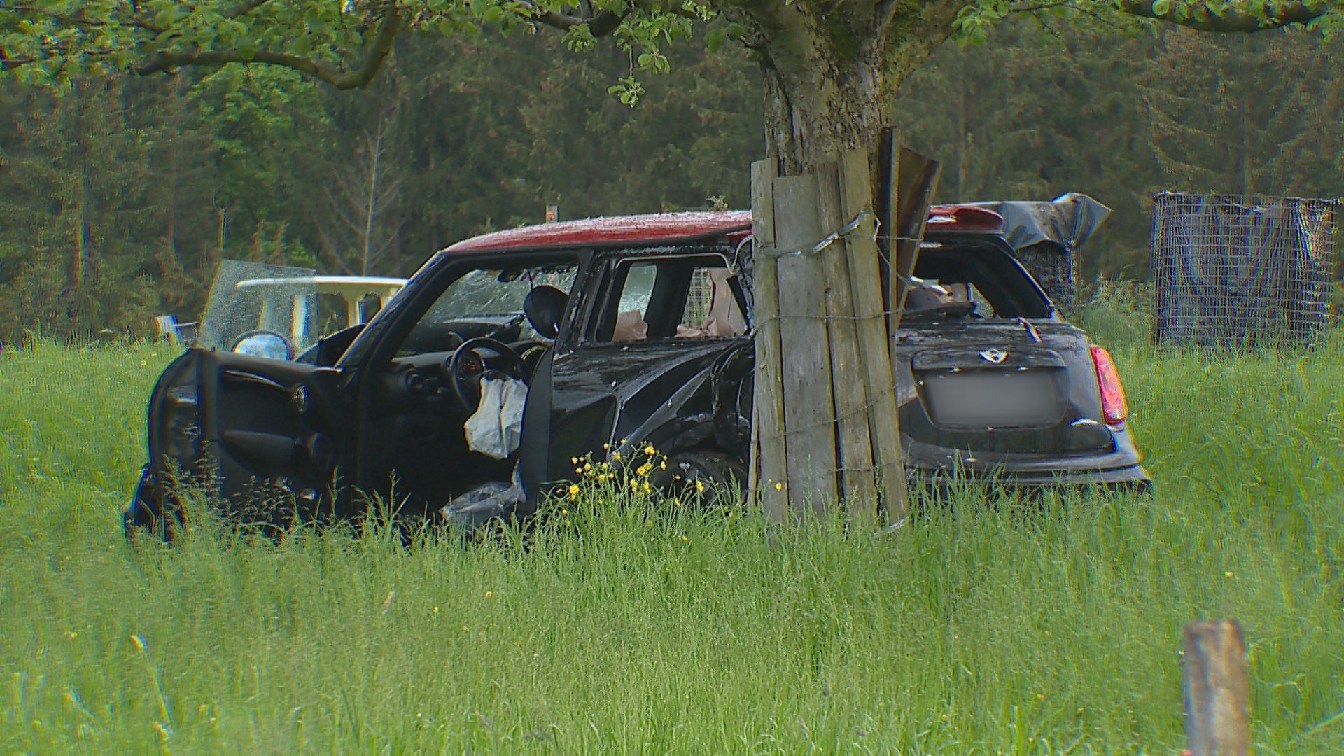 Autofahrer verunfallt bei Flucht vor Polizei in Wetzikon Züriost