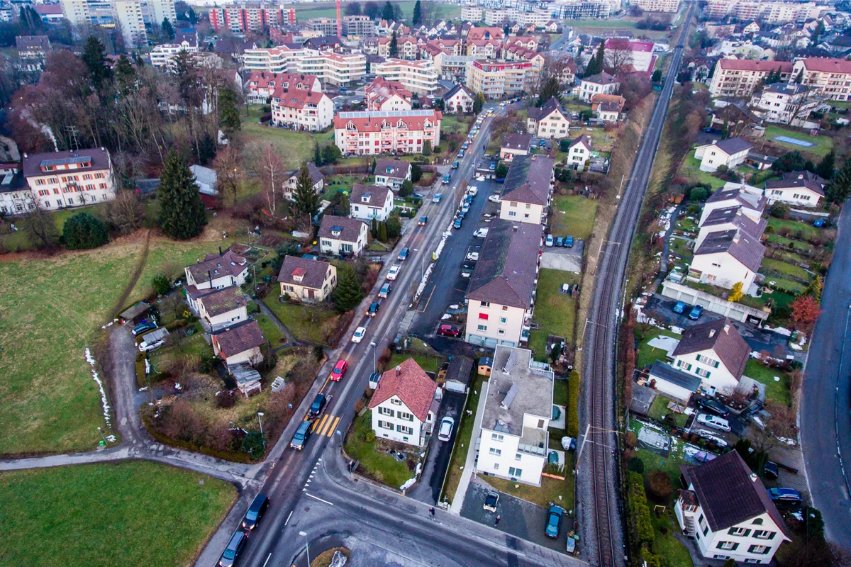 hinwil_02022017_stau_crm_8_preview Die Weststrasse erhält ein neues Gesicht. (Archivbild: Christian Merz)