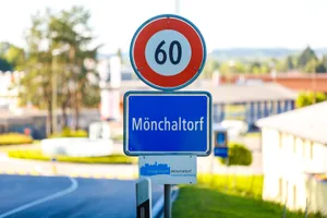 moenchaltorf_ortsschild_naz-2_preview Von Esslingen her gehts ab dem 5. August nur noch bis zur Industrie - wer durch Mönchaltorf fahren will, muss die signalisierten Umleitungen benutzen. (Archivbild: Nicolas Zonvi), Ab dem 5. August ist ein Teilstück der Esslingerstrasse gesperrt. (Plan: zvg)