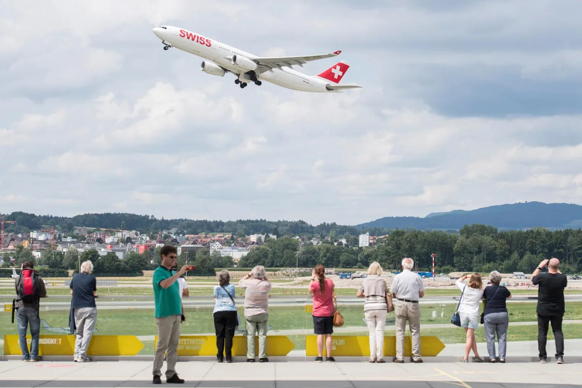_ele0768_preview Gestern Sonntag sind so viele Passagiere über den Flughafen Zürich geflogen wie noch nie. (Bild: Keystone)