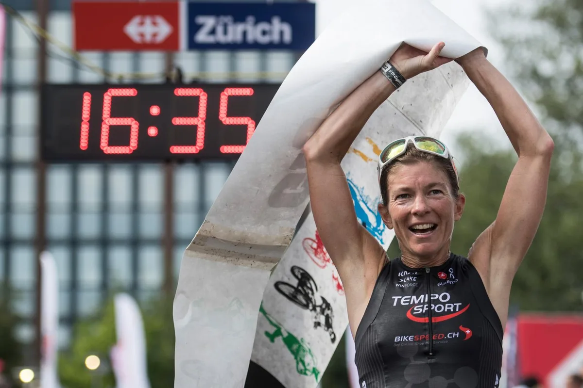 gigathlon_el3065_preview Der nächste Gigathlon-Triumph: Nina Brenn gewann am Sonntag zum siebten Mal den Multisport-Anlass. (Bild: Keystone)