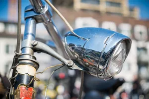 uster_velob%c3%b6rse_8-4-17_fsm_015_preview Der Gemeinderat wird darüber entscheiden, ob der Ustermer Stadtrat sich mit der Beleuchtung der Velowege in der Stadt genauer auseinandersetzen muss. (Archivbild: Fabio Meier)