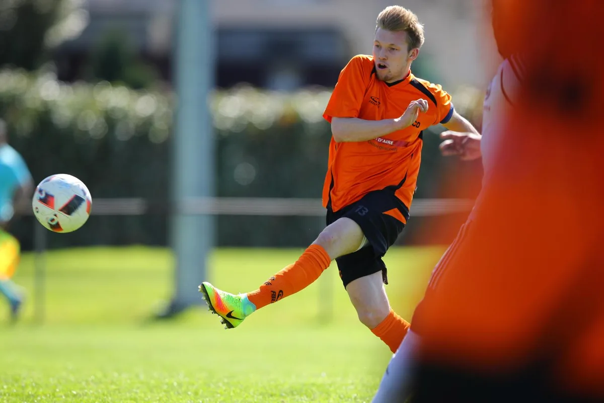 sport_30042017_fussballduebendorfschaffhausen_dku_11_preview Für den FC Dübendorf (hier Daniel Angliker) gab es in Uzwil keine Punkte. (Archivbild: David Kündig)