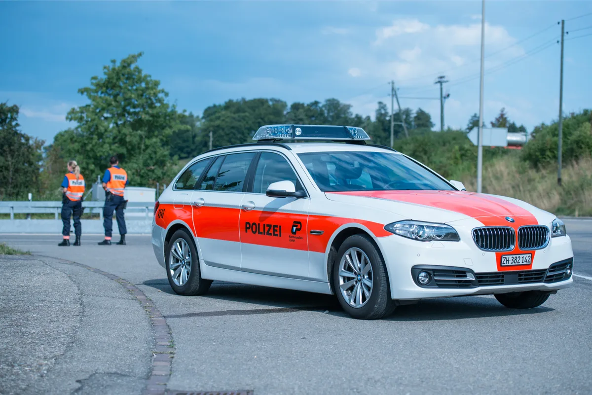 Der 26-jährige Türke war mit 139 km/h statt der erlaubten 80 km/h unterwegs. (Symbolfoto: Kapo ZH)