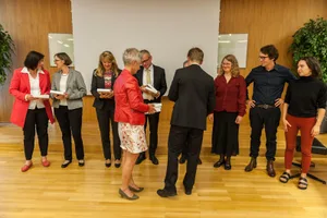 08092017_parlament_jubilaeum_uster_gu_16_preview_0 Usters Ratspräsident Balthasar Thalmann bedankt sich bei den Festrednern und-musikern. (André Gutzwiller), Gemeinde-, Stadträte und Gäste feierten am Freitag 90 Jahre Gemeinderat Uster. (André Gutzwiller), Ständerat Ruedi Noser sagte dem Ustermer Parlament eine gute Zukunft voraus. (André Gutzwiller), Ständerat Ruedi Noser sagte dem Ustermer Parlament eine gute Zukunft voraus. (André Gutzwiller), Für die musikalische Umrahmung sorgte das Duo Flautasto. (André Gutzwiller), Für die musikalische Umrahmung sorgte das Duo Flautasto. (André Gutzwiller), Balthasar Thalmann erhielt von der Wetziker Gemeinderatspräsidentin Sandra Elliscasis eine Glocke geschenkt.(André Gutzwiller) , Gemeinde-, Stadträte und Gäste feierten am Freitag 90 Jahre Gemeinderat Uster. (André Gutzwiller), Die Wetziker Gemeinderatspräsidentin Sandra Elliscasis bei ihrem Grusswort. (André Gutzwiller) , Ein Grusswort richtete auch Kantonsratspräsidentin Karin Egli-Zimmermann aus. (André Gutzwiller) , Kantonsratspräsidentin Karin Egli-Zimmermann überreichte Balthasar Thalmann einen alten Stich. (André Gutzwiller), Für die musikalische Umrahmung sorgte das Duo Flautasto. (André Gutzwiller), Gemeinde-, Stadträte und Gäste feierten am Freitag 90 Jahre Gemeinderat Uster. (André Gutzwiller), Ständerat Ruedi Noser und der Ustermer Gemeinderatspräsident Balthasar Thalmann. (André Gutzwiller), Usters Gemeinderatspräsident Balthasar Thalmann begrüsst die Festgemeinde.
(André Gutzwiller)