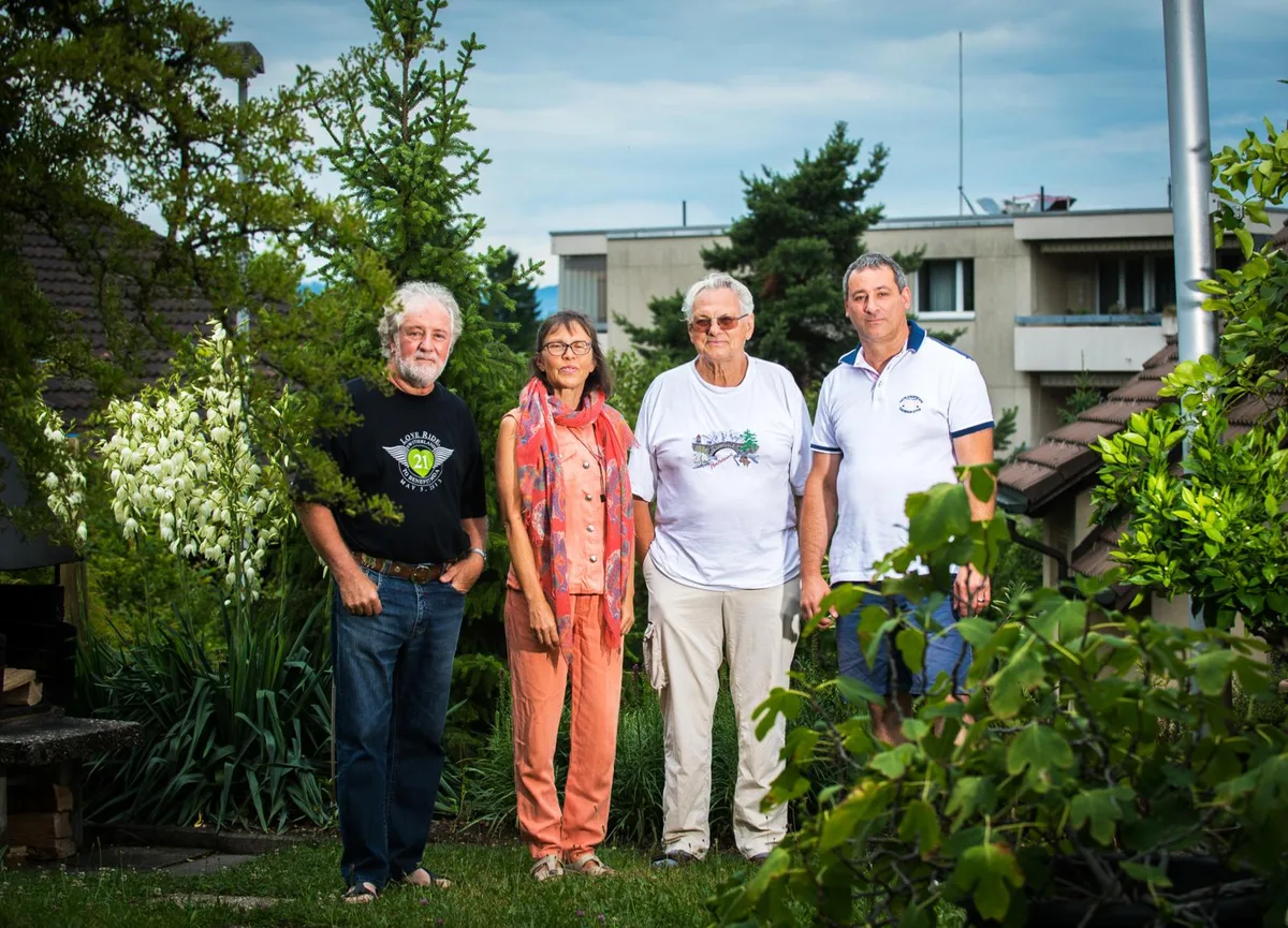 hadlikon_27062017_handyantenne_sbo_1_preview Kathrin Luginbühl (Bildmitte) will mit der IG Hadlikon die geplante Antenne unter allen Umständen verhindern. (Bild: Seraina Boner)