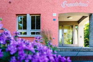 moenchaltorf_gemeindehaus_naz-2_preview Die Mönchaltorfer Gemeindeversammlung soll im Dezember über die neue Gebührenverordnung befinden. (Archivbild: Nicolas Zonvi)