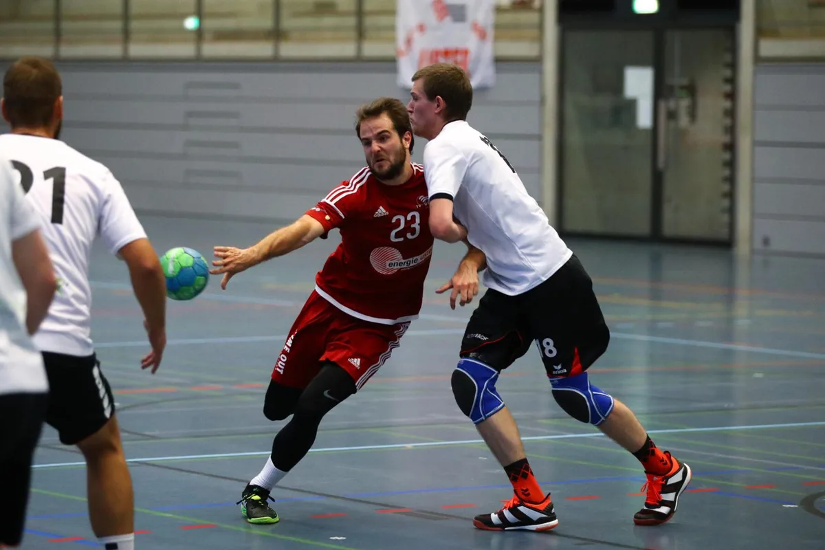 sport_03092017_handballustereinsiedeln_dku__1__preview Will im Cup seinem ehemaligen Team ein Bein stellen: Gulliver Stocker - hier im Einsatz für Uster gegen Einsiedeln. (Bild: David Kündig)