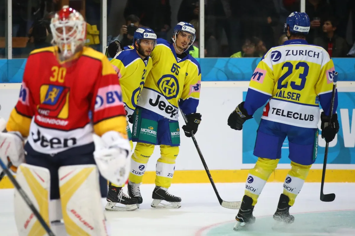 sport_20092017_duebndorfdavos_dku__3__preview Frustriert wendet sich EHCD-Keeper Remo Trüb von den feiernden Davosern ab. (Bild: David Kündig), Das Publikum im Chreis wird diesmal nicht mit einer Sensation, dafür aber mit vielen Toren belohnt. (Bild: Keystone), Rutschpartie HCD-Stürmer Broc Little stürzt vor EHCD-Keeper Remo Trüb. (Bild: Keystone), Shorthander für Davos: Robert Kousal bezwingt Remo Trüb zum 0:4. (Bild: Keystone), Viel Arbeit für Remo Trüb: Der Dübendorfer Keeper wehrt sich gegen einen Abschluss von Dario Simion. (Bild: Keystone), HCD-Trainer Arno Del Curto sieht einen souveränen Auftritt seiner Equipe. (Bild: Keystone), EHCD-Ersatzkeeper Jeffrey Meier ist beim Abschluss von Grossniklaus chancenlos. (Bild: Keystone), Raphael Röthlisberger und Brent Buchmüller versuchen Broc Little zu stoppen. (Bild: David Kündig), Enzo Corvi und Dario Simion bejubeln einen Treffer. (Bild: David Kündig), Oft einen Schritt zu spät: Raphael Röthlisberger im Zweikampf mit Ramon Tanner. (Bild: David Kündig), Der beste Davoser der Partie: Broc Little, beschattet von Gianni Brandi. (Bild: David Kündig), Ein rares Erfolgserlebnis: Die Dübendorfer freuen sich über ihr erstes Tor. (Bild: David Kündig), Gestört, aber nicht bezwungen: Gianni Brandi bedrängt Broc Little. (Bild: David Kündig), Der Davoser Ramon Tanner kommt Lukas Stettler in die Quere. (Bild: David Kündig)