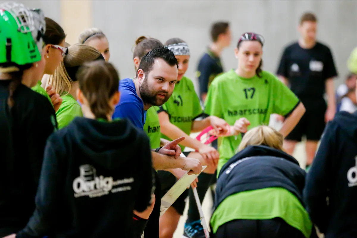 sport_21012017_unihockey_crm_05_preview Trainer Yves Kempf feierte mit seiner Frauenequipe den ersten Sieg in der NLB. (Archivbild: Christian Merz)