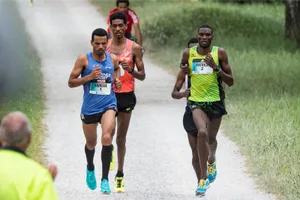 uster_20160917_greifenseelauf_cnn_398_preview Tadesse Abraham (vorne links) und Simon Tesfay (hinter Abraham) haben beide den Greifenseelauf bereits gewonnen. (Archivbild: Christian Senn)
