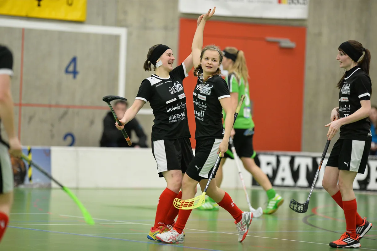 Malgorzata Jablonowska (rechts) erzielte für die Floorball Riders gegen Mendrisiotto Ligornetto zwei Tore. (Archivbild: David Kündig)
