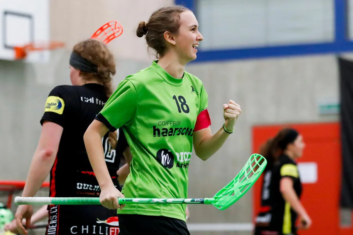 sport_26102017_unihockey_crm_03_preview Die Laupnerin Sina Hofmann jubelt über ein Tor. (Archivfoto: Christian Merz), Rebecca Vontobel (links) vom UHC Laupen läuft Riders-Spielerin Nadine Stadelmann davon. (Archivfoto: Christian Merz), Ein häufig gesehenens Bild letzte Saison: Die Laupnerinnen jubeln über ein Tor. (Archivfoto: Christian Merz), Nadine Stadelmann von den Floorball Riders (rechts) stört die Laupnerin Sina Hofmann. (Archivfoto: Christian Merz), Die Laupnerin Sabrina Gmür (Mitte) sorgt für Gefahr vor dem Tor der Floorball Riders. (Archivfoto: Christian Merz)