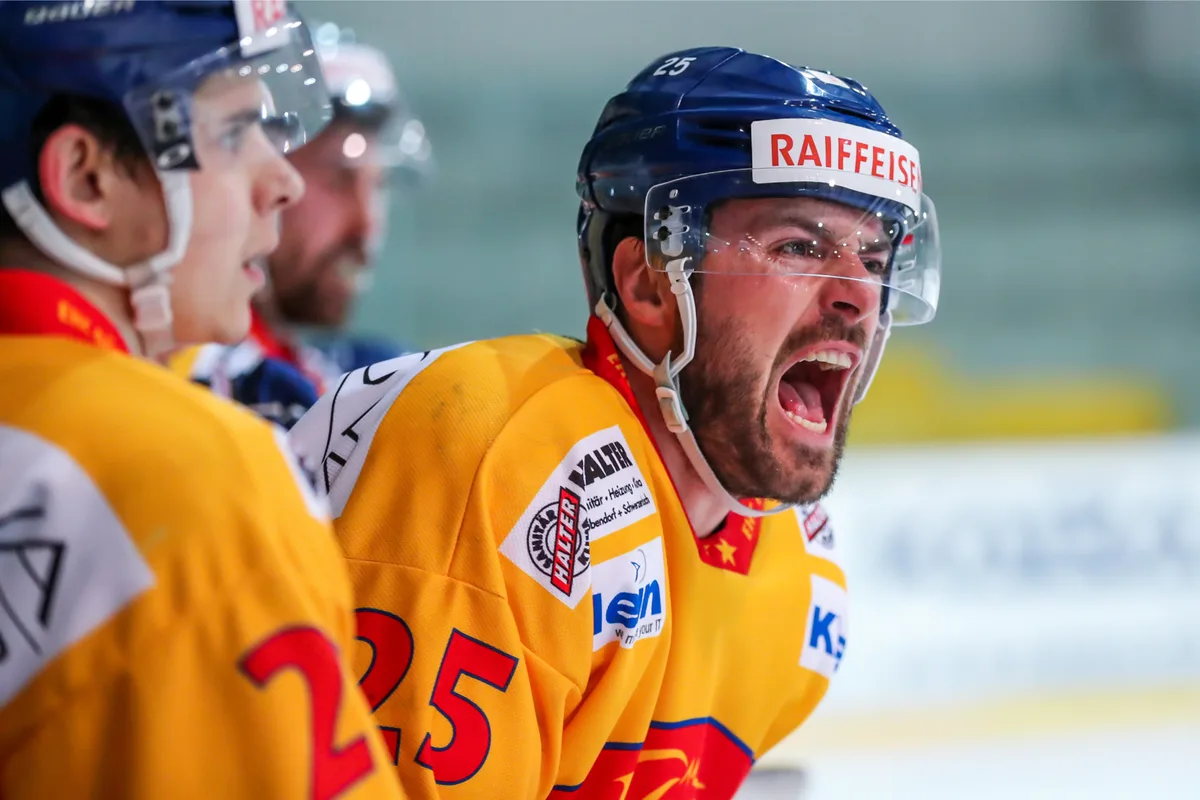 sport_28022017_eishockey_crm_21_preview Macht seinem Ärger Luft: EHCD-Captain Jann Falett. (Archivbild: Christian Merz)
