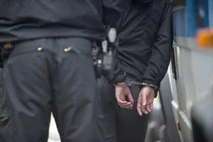 149670000d0bd41b_preview Die Stadtpolizei musste den renitenten Mann in Handschellen legen. (Symbolfoto: Keystone)