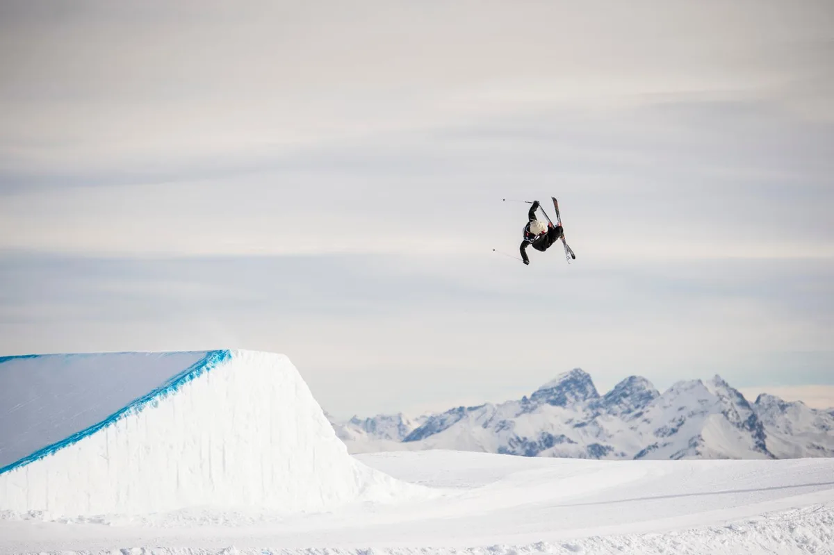 mahler%20kai_preview Kai Mahler in Action. Derzeit muss der Fischenthaler auf solche Sprünge verzichten. (Bild: Swiss-Ski), Der 22-jährige zog sich Bänderrisse im Knöchel zu und muss mehrere Wochen pausieren. (Bild: Swiss-Ski)