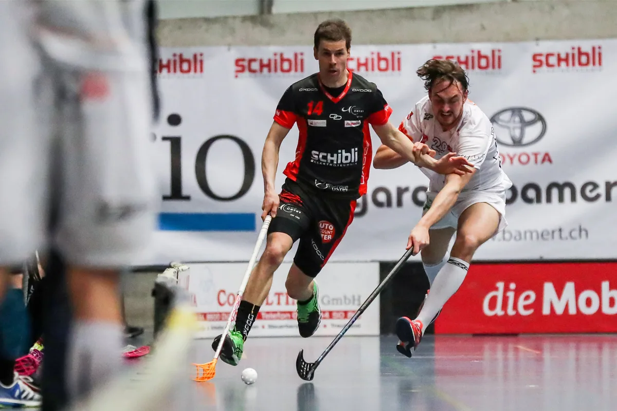 sport_08032017_unihockey_crm_03_preview Nach 17 Jahren im Fanionteam des UHC Uster tritt Thomas Aellig (links) Ende Saison zurück. (Archivfoto: Christian Merz)