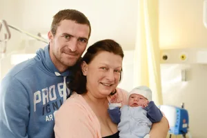 tz_uster%20neujahrsbaby_01012018_jam2_preview Die stolzen Eltern Madeleine und David Schwand mit der kleinen Elena. (Mirjam Müller)