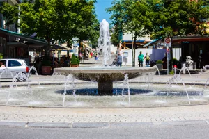uster_brunnen_naz-2_preview Die EVP Uster hält sowohl Barbara Thalmann als auch Cla Famos für valable Kandidaten für das Stadtpräsidium. (Archivbild: Nicolas Zonvi)