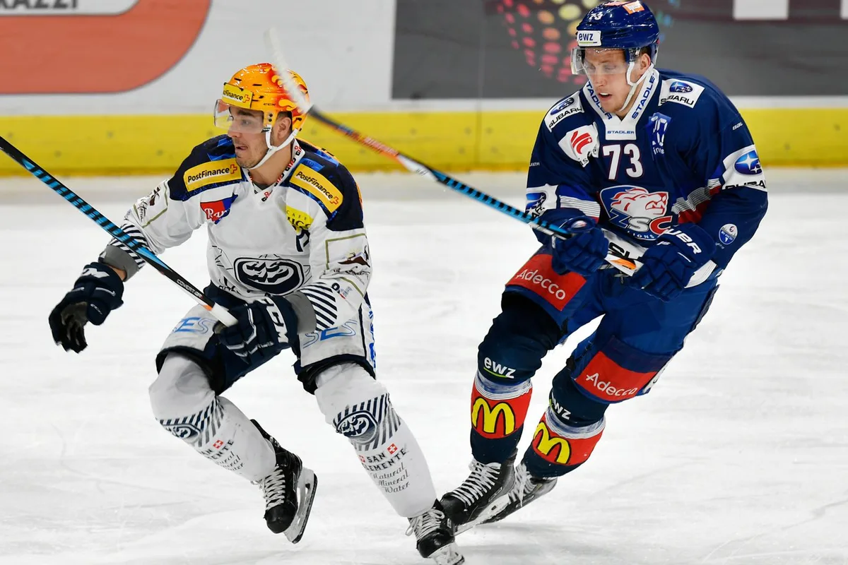 _wb56095_preview Stürmer Mike Künzle (rechts) setzt nach dieser Saison seine Karriere beim EHC Biel fort. (Foto:Keystone)