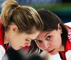 06531602_preview Die Gockhauserin Esther Neuenschwander (rechts) ist mit ihrem Team in Rücklage. (Foto: Keystone)