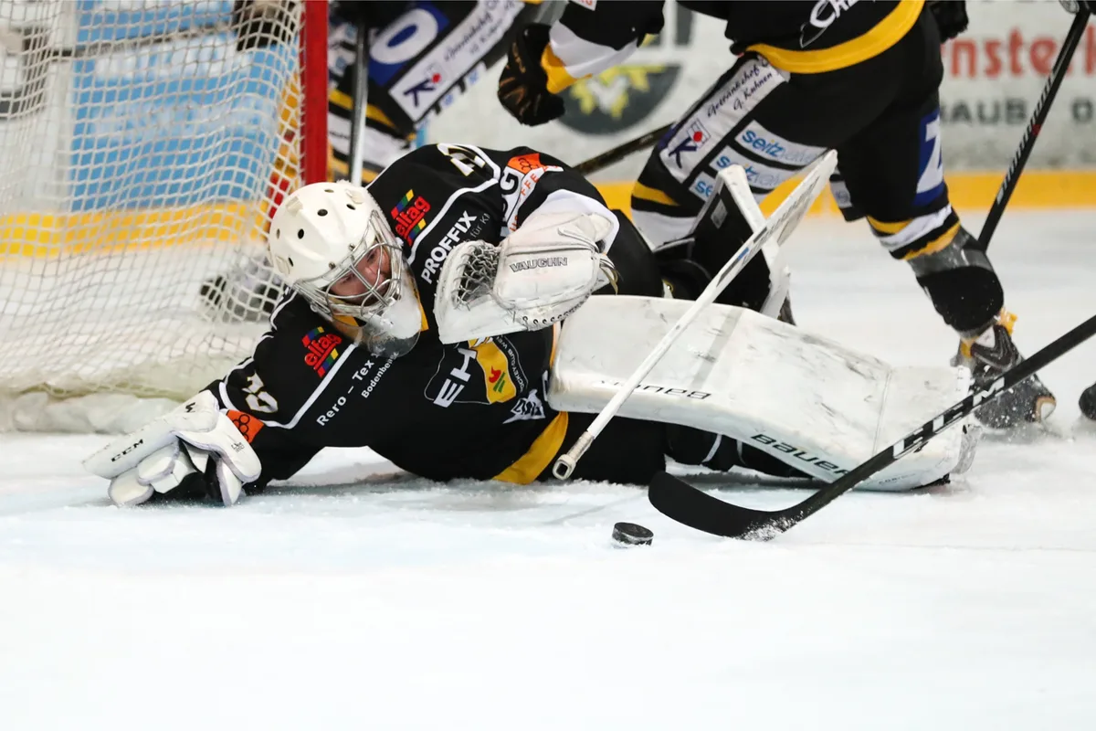 Odin Neuenschwander spielt auch nächste Saison für den EHC Wetzikon. (Archivfoto: David Kündig)
