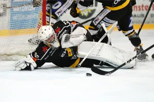 sport_07012017_eishockeywetzikonduebendorf_dku_6_preview Odin Neuenschwander spielt auch nächste Saison für den EHC Wetzikon. (Archivfoto: David Kündig)