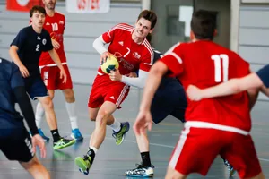 sport_22102017_handball_crm_010_preview Vergeblich gekämpft: Tobias Häberli (Mitte) kassierte mit Uster die nächste Niederlage. (Archivfoto: Christian Merz)