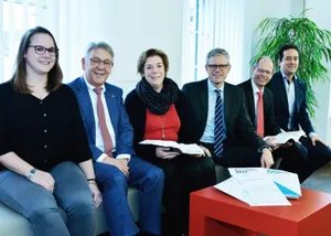 steuertelefon_160118_team_v2_preview Benatwortet am kommenden Donnerstagabend die Steuerfragen aus der Leserschaft: das Expertenteam (von links): Nicole Zimmermann, Urs Kalt, Monika Zwirner, Thomas Witschi, Adrian Gubser und Christian Bosshard. (Foto: Urs Weisskopf), Steuerexperte Urs. Kalt. (Foto: Urs Weisskopf), Steuerexperte Thomas Witschi. (Foto: Urs Weisskopf), Steuerexperte Adrian Gubser. (Foto: Urs Weisskopf), Steuerexpertin Monika Zwirner. (Foto: Urs Weisskopf), Steuerexperte Christian Bosshard. (Foto: Urs Weisskopf), Steuerexpertin Nicole Zimmermann. (Foto: Urs Weisskopf)