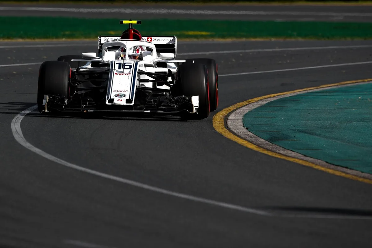 Charles Leclerc beendete sein Debüt im Team Alfa Romeo Sauber auf Rang 13. (Foto:Keystone), Ferrari-Pilot Sebastian Vettel siegte zum Saisonauftakt überraschend. (Foto: Keystone)