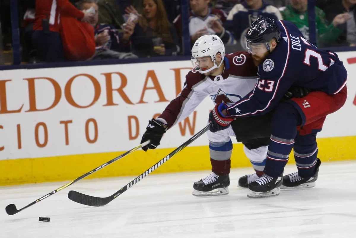 1520563854190_preview Der Wermatswiler Sven Andrighetto (links) versucht, an die Scheibe zu kommen. (Foto: Keystone)