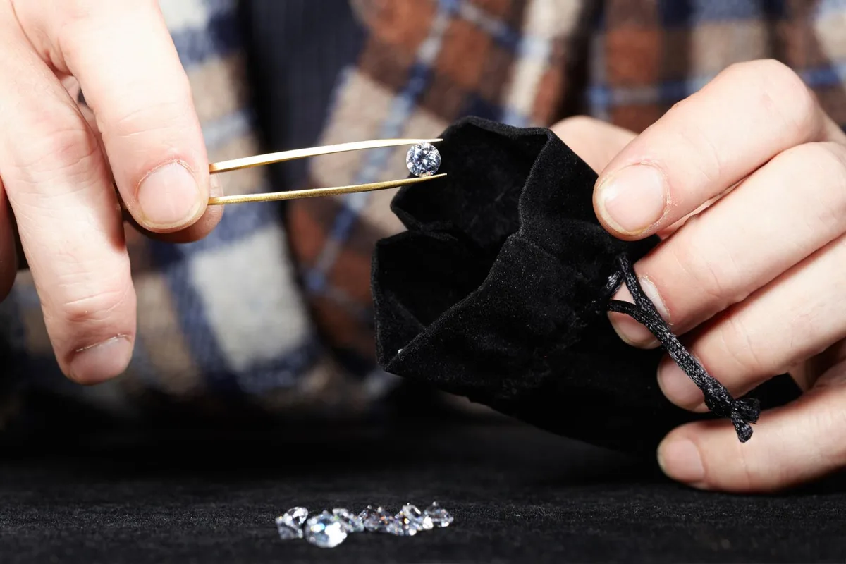 diamanten_preview Nach Diamantenkauf mit gefälschten Noten: Ein Zürcher Oberländer hatte komplexe Tricks angewandt, um sein Vermögen vor Gläubigern zu schützen. (Symbolfoto: Fotolia)