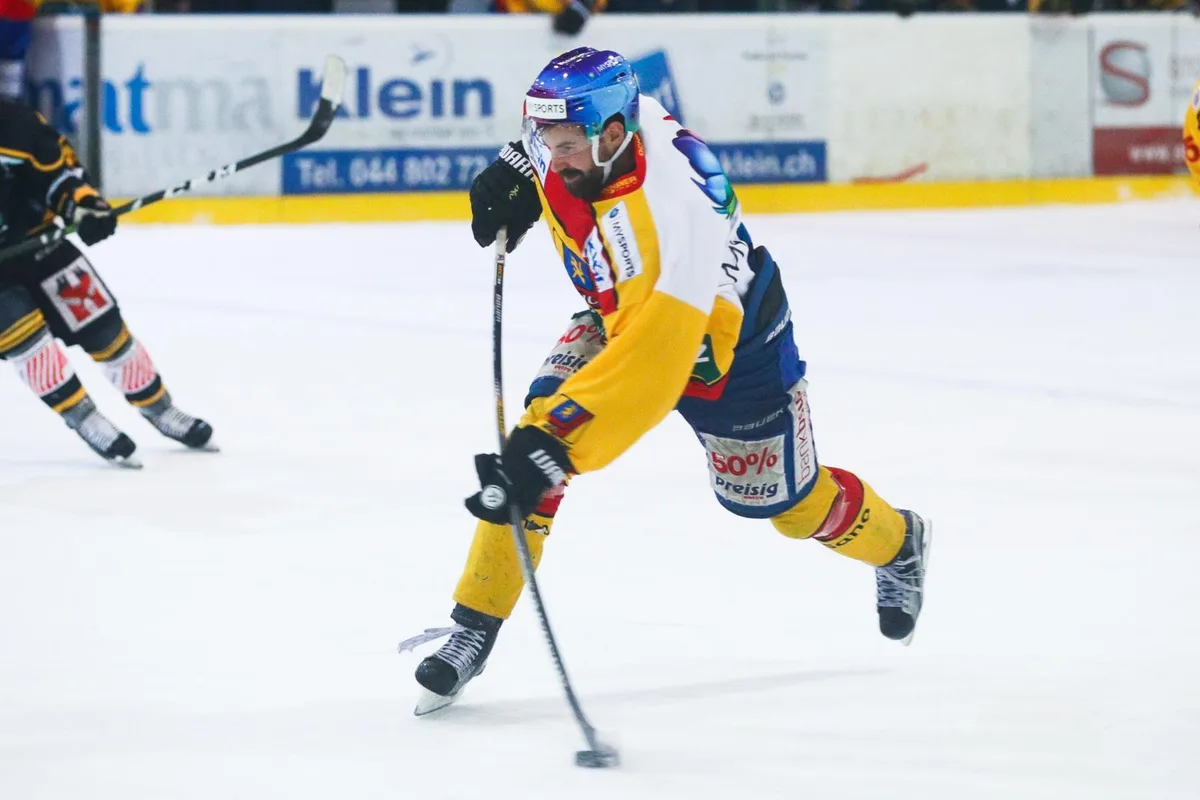 sport_09032018_eishockeyduebendorfwiki_dku__3__preview_2 Gut im Schuss: Steven Widmer sammelte in dieser Saison 35 Skorerpunkte. (Archivbild: David Kündig)