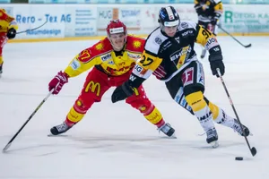 sport_24032018_eishockey_crm_0012_preview Sie duellieren sich um das Heimrecht im Final: Wetzikon (Manuel Laimbacher) und Sierre. (Archivbild: Christian Merz)