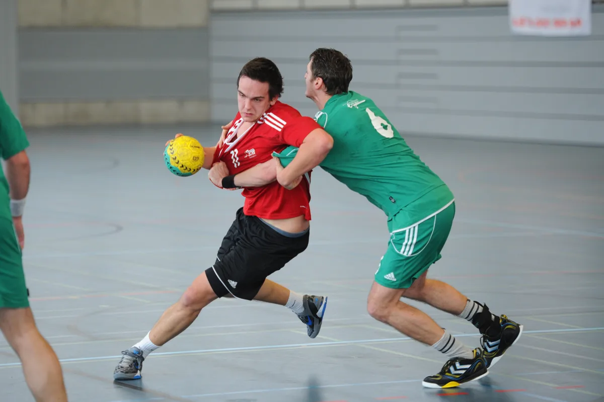 Der Ustermer Roman Flessati (links) verletzte sich im Spiel gegen Fides St. Gallen und fiel aus. Danach geriet sein Team aus der Spur. (Archivfoto: David Kündig)