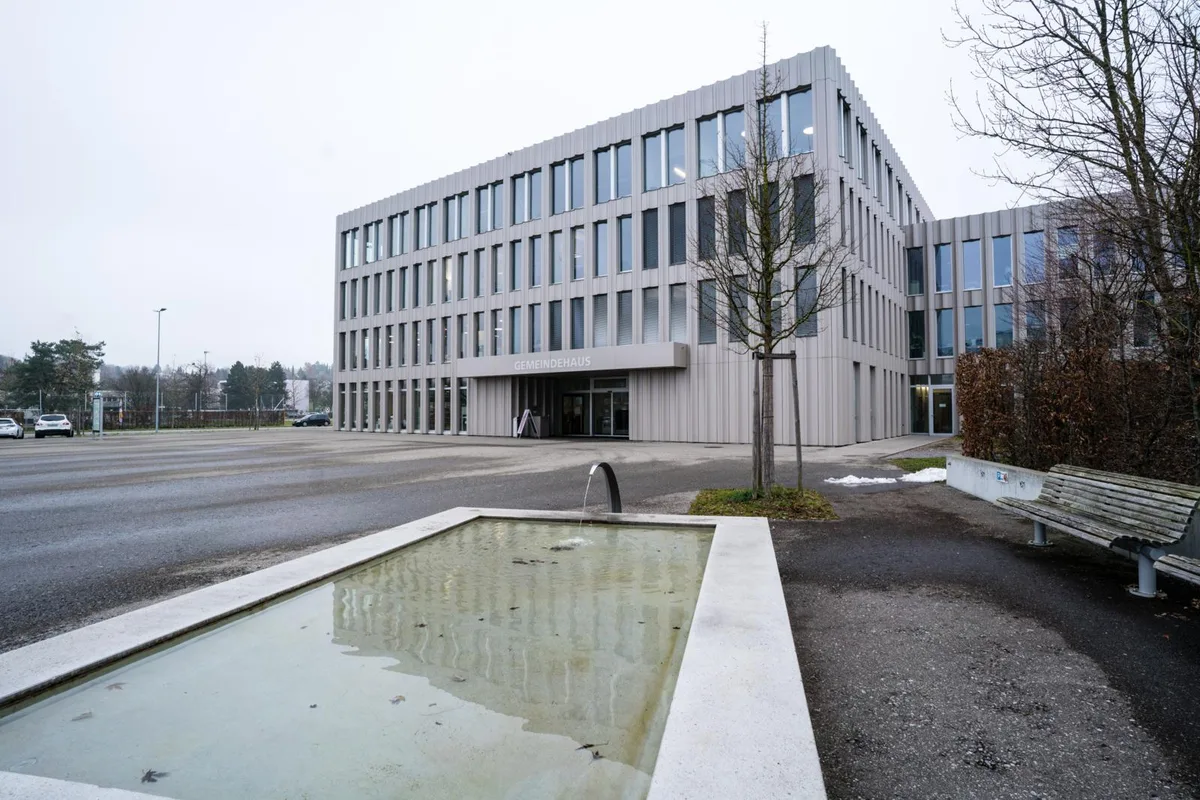volketswil_06122017_gemeindehausvolketswil_nag-5_preview Bereits im Dezember sagte die Gemeindeversammlung Ja zu einer Steuererhöhung. (Archivfoto: Nathalie Guinand)