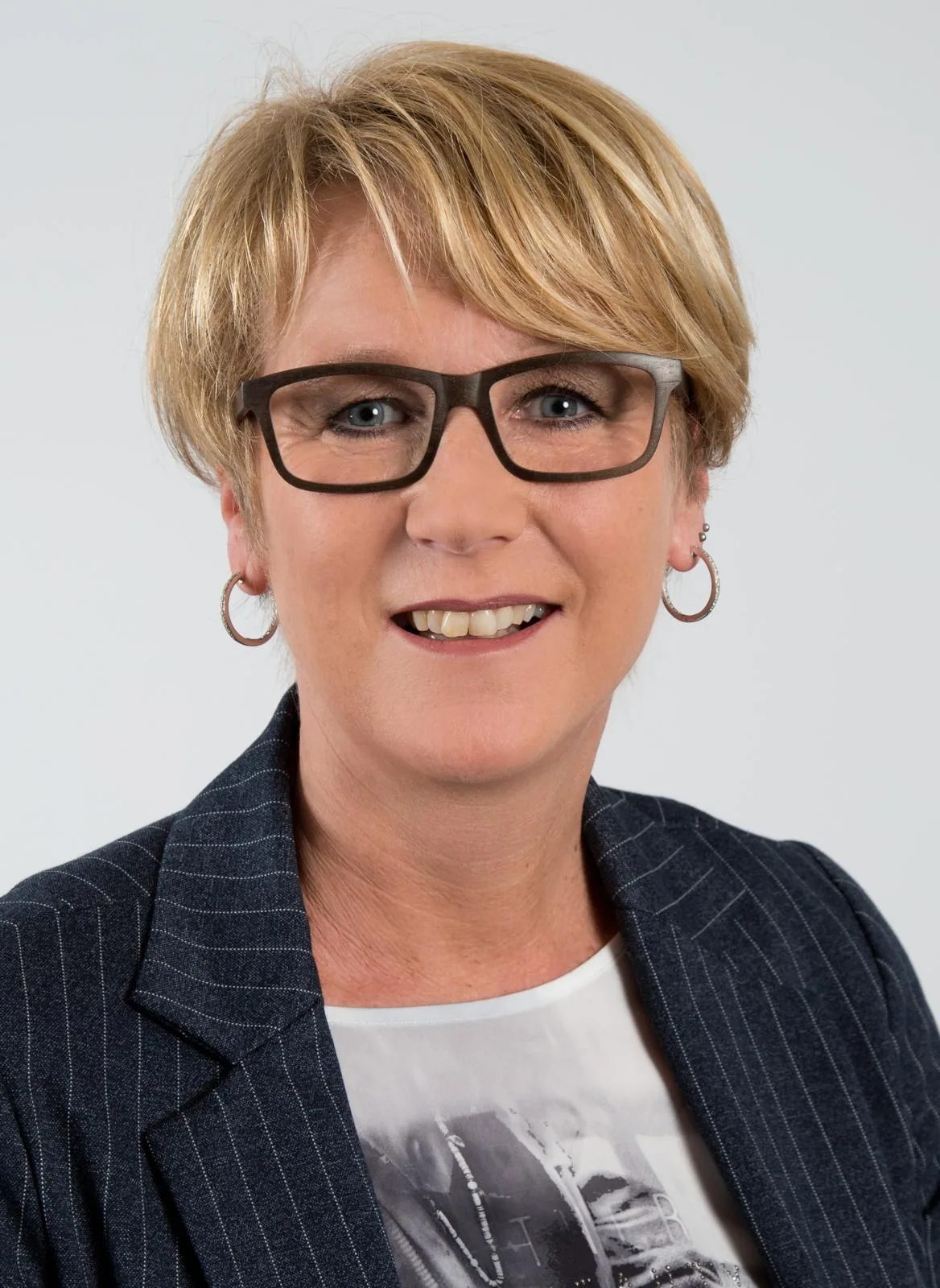 andreakeller_preview Die SP Bubikon empfiehlt Andrea Keller (parteilos) in den Gemeinderat und als Gemeindepräsidentin. (Bild: PD), Stefan Bänziger (FDP) soll Kellers derzeitiges Amt als Schulpräsident übernehmen. (Bild: PD), Fernen wünscht sich die Partei Anton Diehthelm (CVP), ... (Bild: PD), ... Thomas Illi (EVP), ... (Bild: PD), und Severin Länzlinger (FBV) in den Gemeinderat. (Bild: PD), Für die Kirchenpflege schickt die SP Bubikon einen eigenen Kandidaten ins Rennen: Kurt Willi soll auch gleich Präsident der Behörde werden. (Bild: PD)