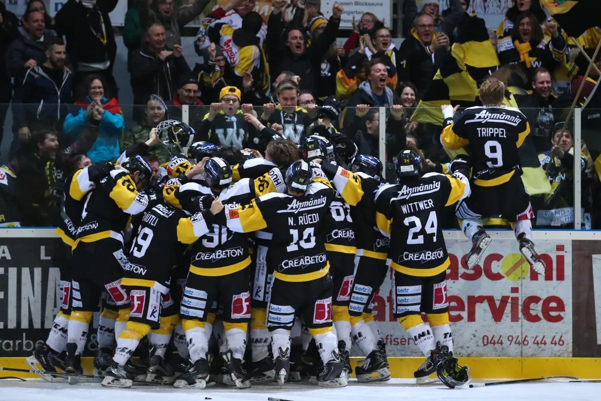 sport_02042018_eishockeywetzikonsierre_dku_meister_6_-2_preview Der EHC Wetzikon gewinnt den Schweizermeistertitel in der 1. Liga. (Foto: David Kündig) , Der EHC Wetzikon gewinnt den Schweizermeistertitel in der 1. Liga. (Foto: David Kündig) , Der EHC Wetzikon gewinnt den Schweizermeistertitel in der 1. Liga. (Foto: David Kündig) , Der EHC Wetzikon gewinnt den Schweizermeistertitel in der 1. Liga. (Foto: David Kündig) , Der EHC Wetzikon gewinnt den Schweizermeistertitel in der 1. Liga. (Foto: David Kündig) , Der EHC Wetzikon gewinnt den Schweizermeistertitel in der 1. Liga. (Foto: David Kündig) , Der EHC Wetzikon gewinnt den Schweizermeistertitel in der 1. Liga. (Foto: David Kündig) , Der EHC Wetzikon gewinnt den Schweizermeistertitel in der 1. Liga. (Foto: David Kündig) , Der EHC Wetzikon gewinnt den Schweizermeistertitel in der 1. Liga. (Foto: David Kündig) , Der EHC Wetzikon gewinnt den Schweizermeistertitel in der 1. Liga. (Foto: David Kündig) , Der EHC Wetzikon gewinnt den Schweizermeistertitel in der 1. Liga. (Foto: David Kündig) , Der EHC Wetzikon gewinnt den Schweizermeistertitel in der 1. Liga. (Foto: David Kündig) , Der EHC Wetzikon gewinnt den Schweizermeistertitel in der 1. Liga. (Foto: David Kündig) , Der EHC Wetzikon gewinnt den Schweizermeistertitel in der 1. Liga. (Foto: David Kündig) , Der EHC Wetzikon gewinnt den Schweizermeistertitel in der 1. Liga. (Foto: David Kündig)