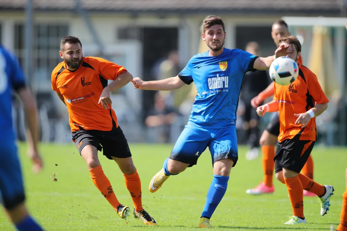 sport_03092017_fussballduebendorfrueti_dku__8__preview Noch in der Vorrunde ging Rüti (Kevin Delli Compagni) gegen Dübendorf mit Ali Hoti (links) leer aus. (Fotoarchiv: David Kündig)