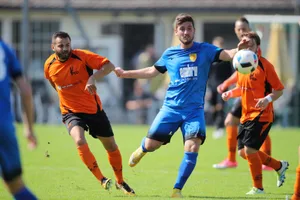 sport_03092017_fussballduebendorfrueti_dku__8__preview Noch in der Vorrunde ging Rüti (Kevin Delli Compagni) gegen Dübendorf mit Ali Hoti (links) leer aus. (Fotoarchiv: David Kündig)