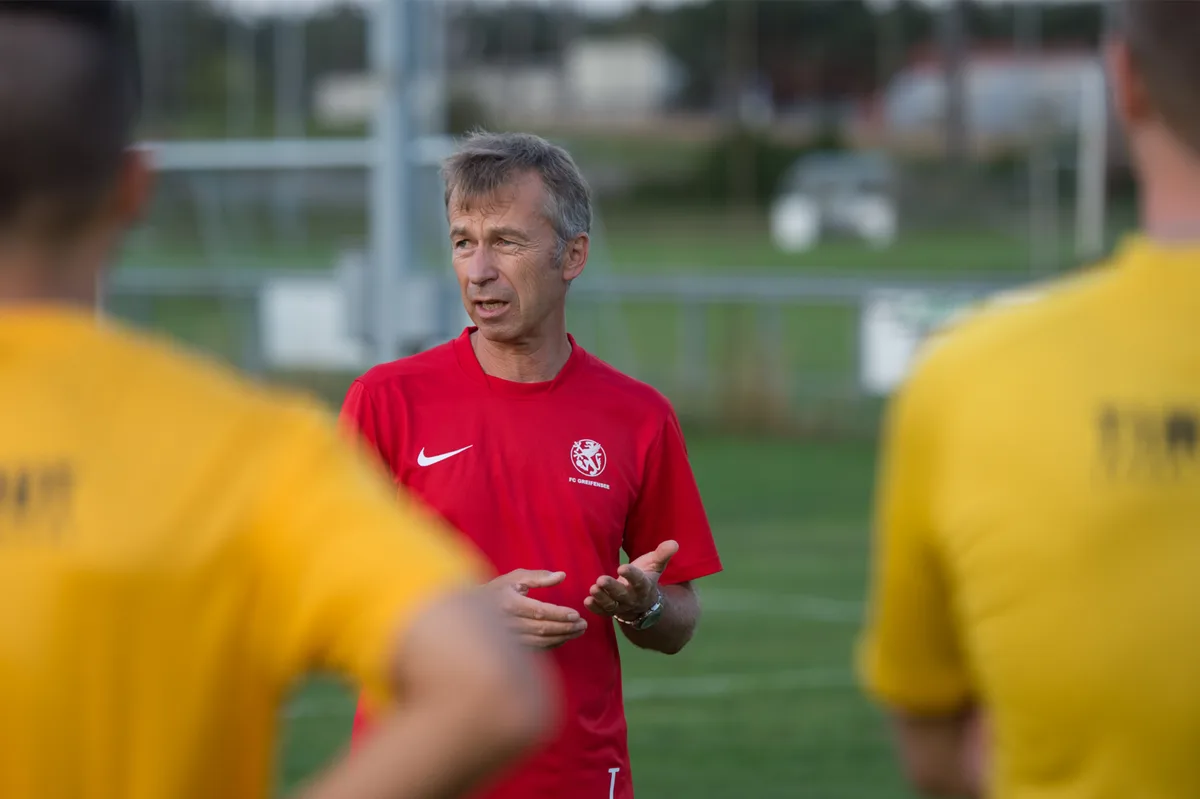 sport_04082015_rfb%20beilage%20felix%20bollmann_pif-2_preview Gemeinsame Zukunft: Felix Bollmann bleibt beim FC Greifensee. (Archivfoto: Robert Pfiffner)
