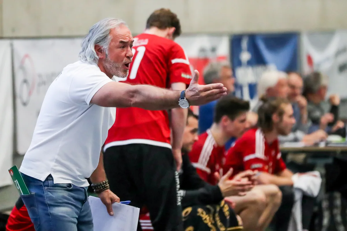 sport_05032017_handball_crm_07_preview Kontinuität auch auf dem Trainerposten: Robin Gerber steigt mit dem Ustermer Erstliga-Team in eine dritte Saison. (Archivfoto: Christian Merz)