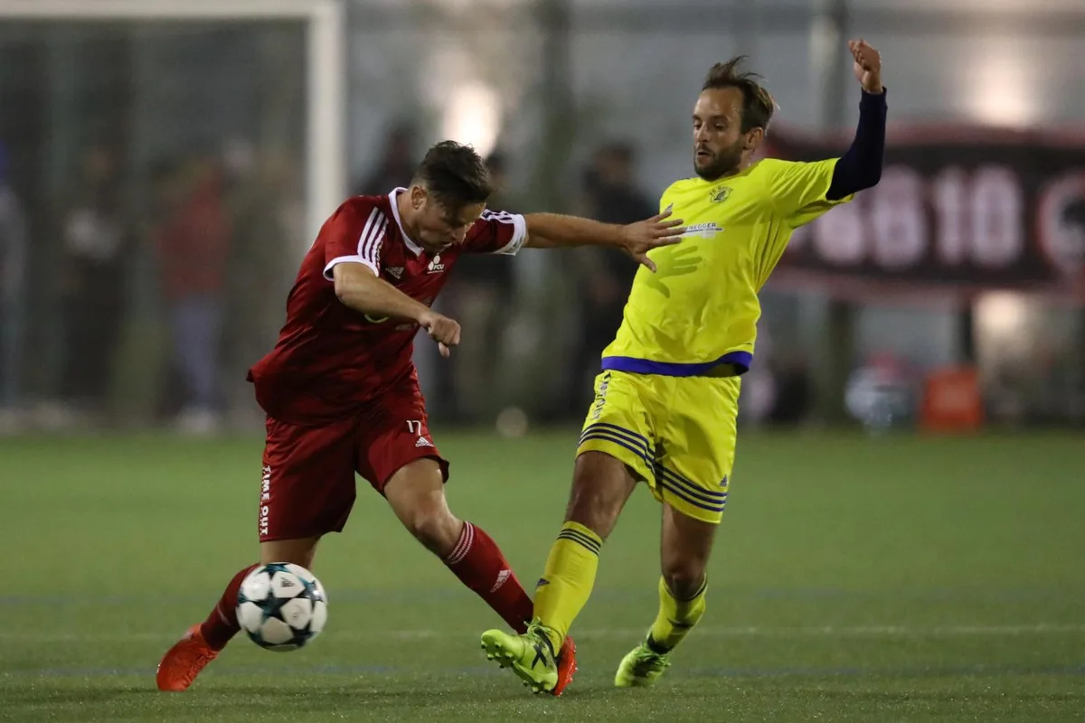 sport_14092017_fussballustergossau_dku__8__preview Stolpert der FC Uster mit Samuel von Aarburg (links) gegen Peter Niffelers Gossau? (Archivfoto: David Kündig)