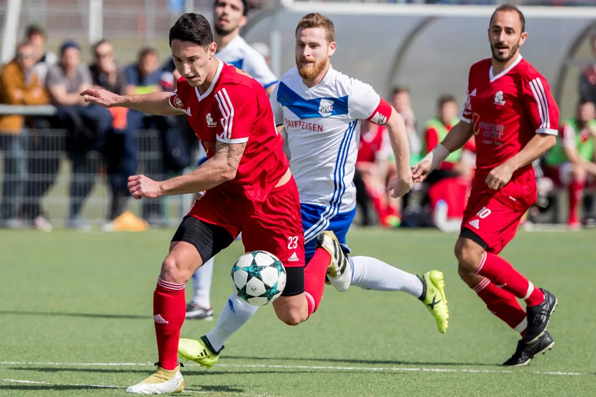 sport_25032018_fussball_crm_0007_preview Der Ustermer Dejan Ilic (links) schoss beim 2:0-Erfolg über Bassersdorf beide Tore. (Archivbild: Christian Merz)