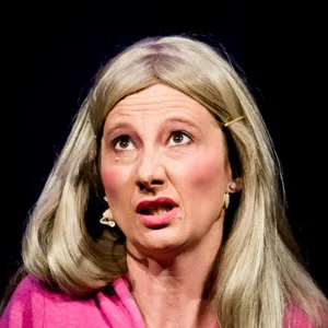 uster_05042018_slampoetrie_crm_22_preview Margrit Bornet in ihrer Rolle als Teenager «Sandra». (Foto: Christian Merz), Moderatorin, Protokollantin und Bühnenpoetin an einem Abend: Patti Basler. (Foto: Christian Merz), Lisa Brunner, Siegerin des Publikumpreises am Swiss Comedy Award,überzeugt mit ihrer musikalischen Performance. (Foto: Christian Merz), Milva Stark, eigentlich Schauspielerin, zeigte auch was sie als Slam-Poetin drauf hat. (Foto: Christian Merz)