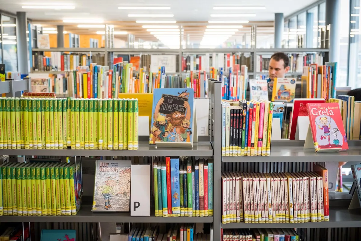 Bücher sind in Winterthur Bibliotheken - hier eine Aufnahme aus Rüti - weniger gefragt. (Foto: Fabio Meier)