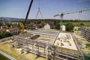 uster_baustelle_luft_22-6-17_fsm_005_preview Investitionen wie der Neubau des Schulhauses Krämeracker, waren in der Jahresrechnung der Sekundarstufe Uster zu spüren. (Archivfoto: Fabio Meier)