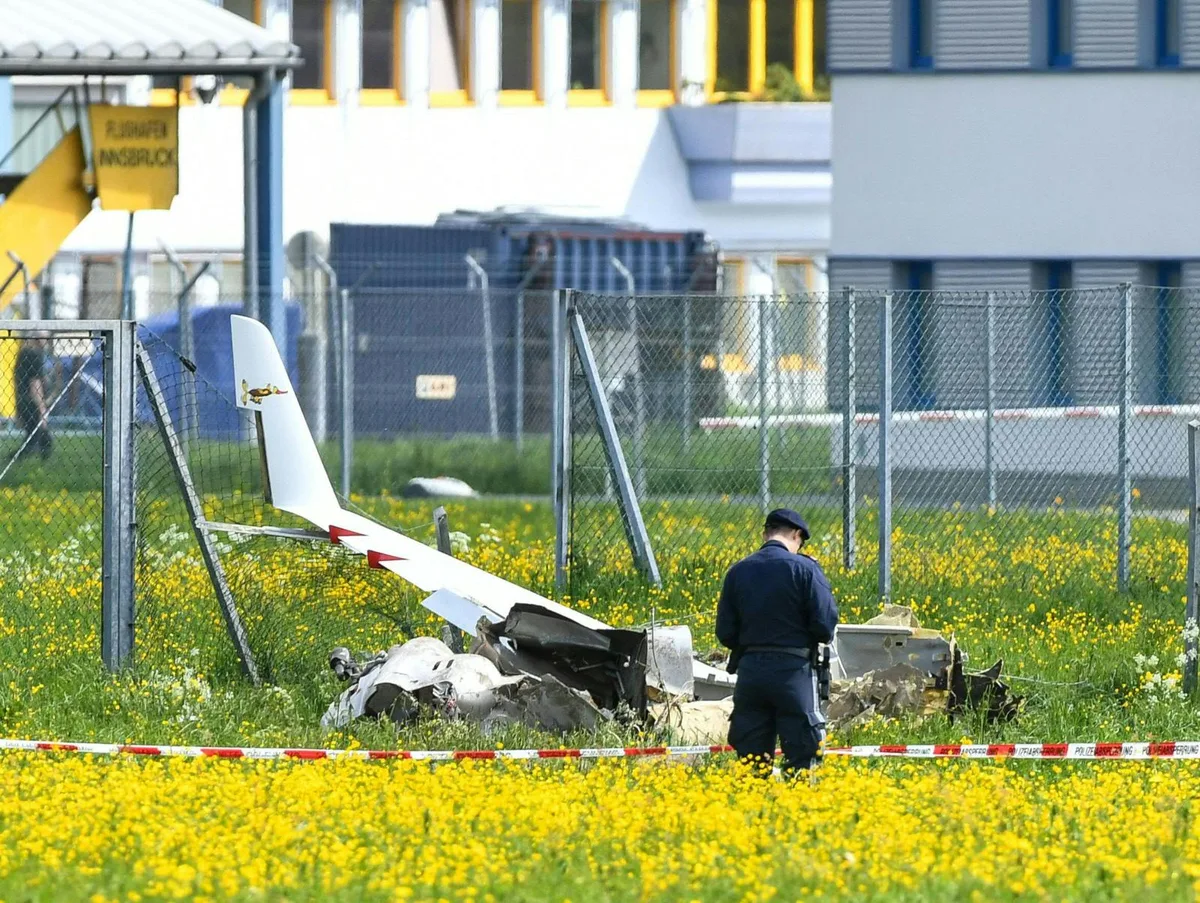 abd0051-20180429_preview Beim Absturz eines Kleinflugzeugs im Bereich des Flughafens Innsbruck sind am 29. April 2018 die beiden Insassen ums Leben gekommen. (Foto: key), In diese Maschine kamen zwei Schweizer ums Leben. (Foto: R.J.)
