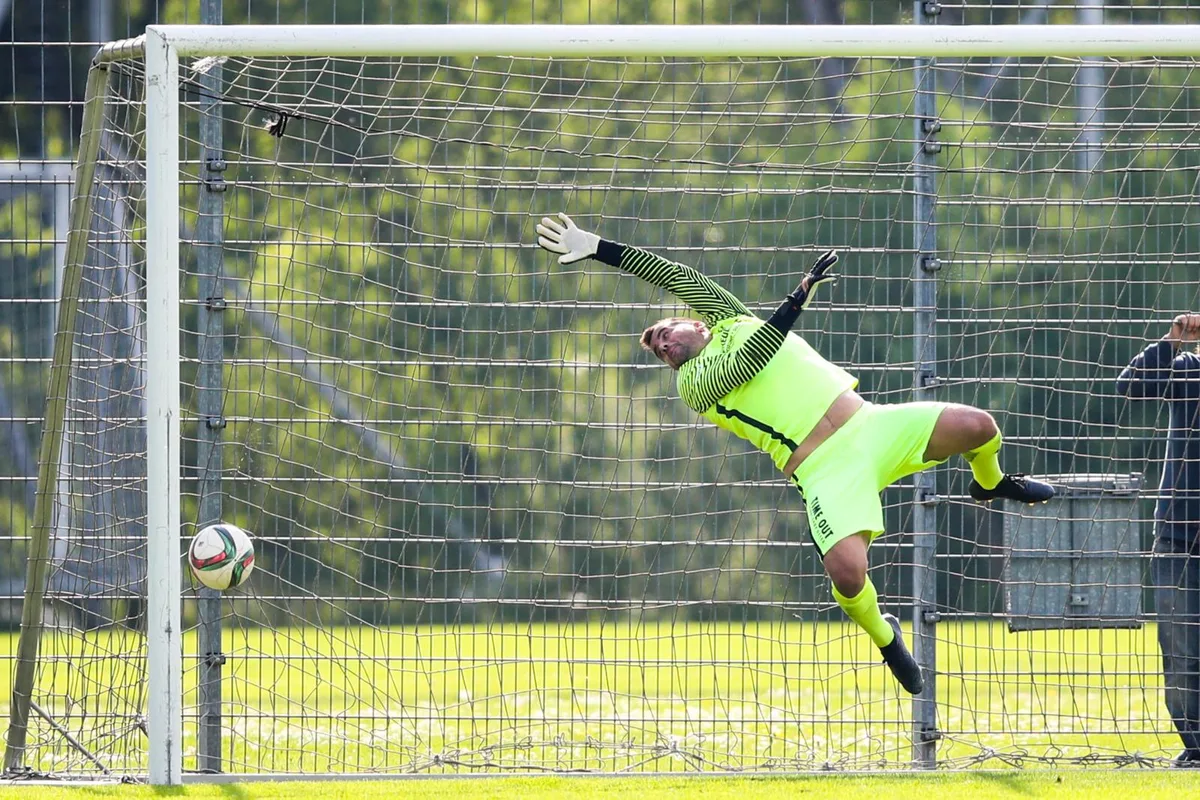 sport_05052018_fussballwitikonpfaeffikon_dku__16__preview Vergeblich gestreckt: FCP-Torhüter Yves Altermatt kassierte in Witikon drei Gegentreffer. (Foto: David Kündig)