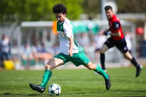 sport_22042018_fussballglattalbruettisellen_dku__2__preview Der Brüttiseller Samir Ben Mahfoudh zieht gegen Glattal Dübendorf ab. (Archivfoto: David Kündig)